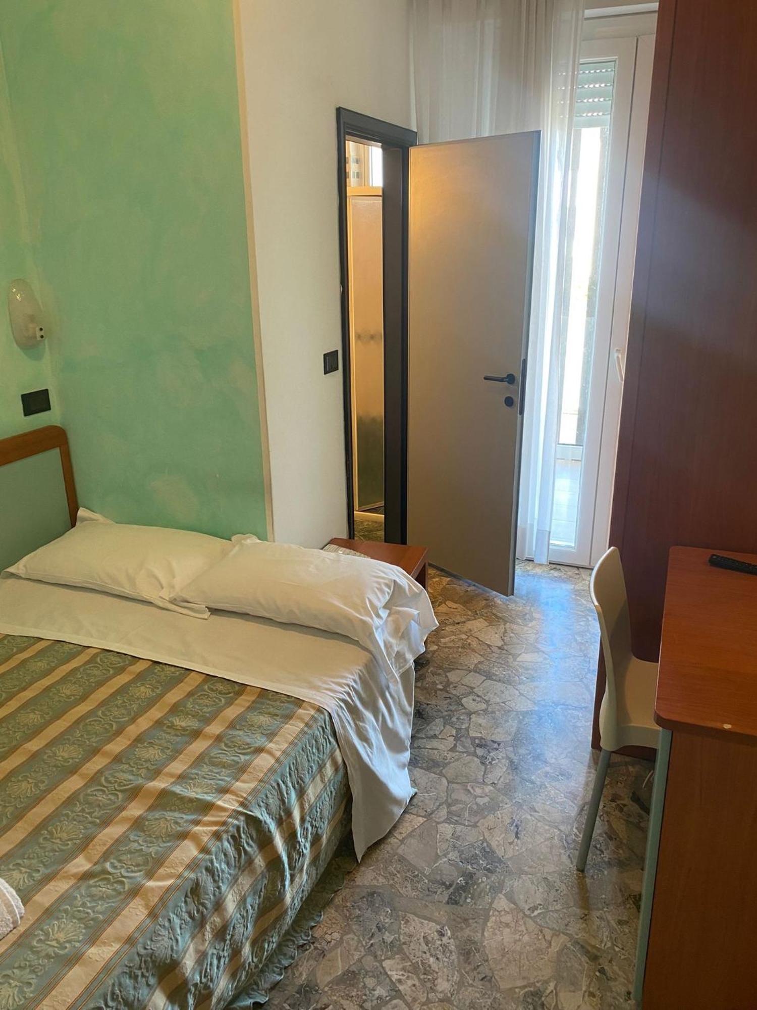 Hotel Vernel Rimini Exterior foto