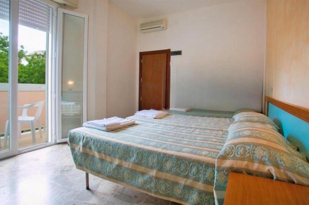 Hotel Vernel Rimini Exterior foto